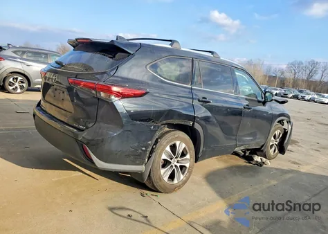 2021 Toyota Highlander Xle z USA, uszkodzony, nr VIN 5TDGZRBHXMS553964